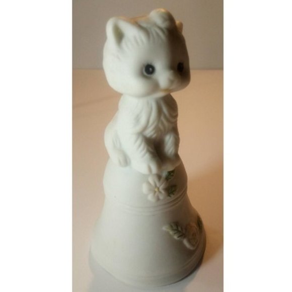 Cute Kitty Bell - White with light pink flowers & light green leaves - Picture 5 of 7